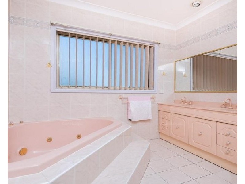 13 Wallaby Close, Bossley Park NSW 2176