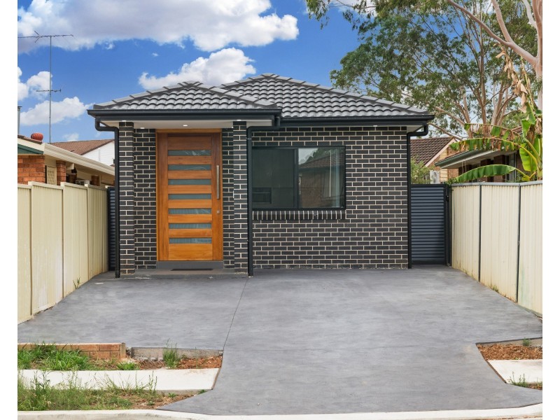 21a Dashmere Street, Bossley Park NSW 2176