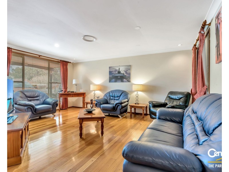 8 Mersey Close, Bossley Park NSW 2176