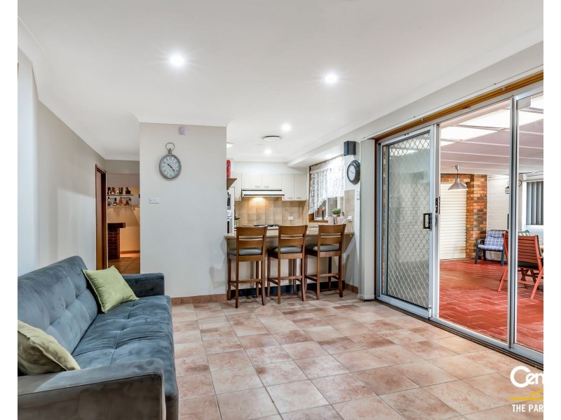 8 Mersey Close, Bossley Park NSW 2176