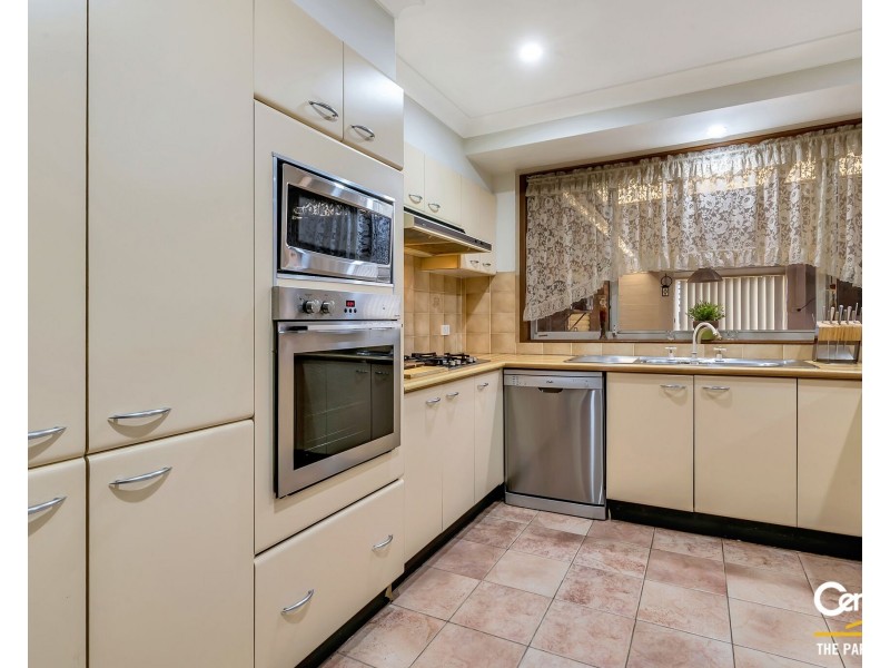 8 Mersey Close, Bossley Park NSW 2176