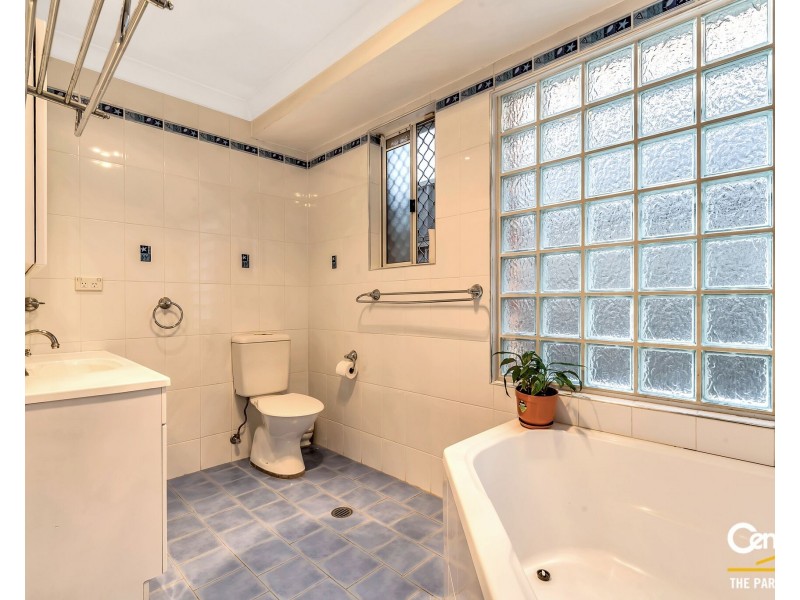 8 Mersey Close, Bossley Park NSW 2176