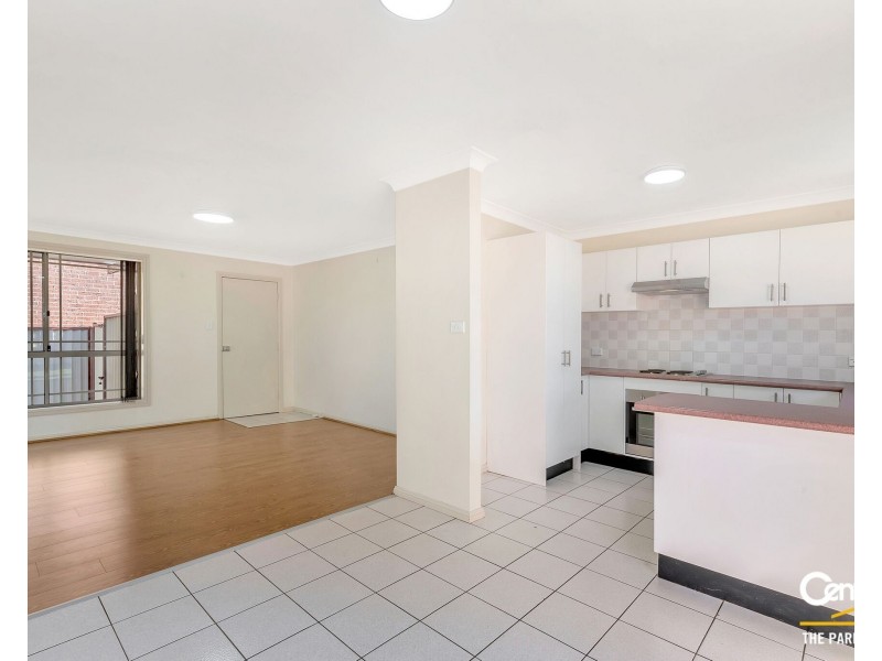 8/10-12 Peacock Close, Green Valley NSW 2168