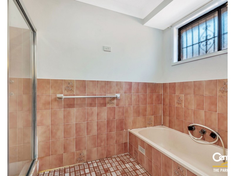 2 Glen Logan Road, Bossley Park NSW 2176