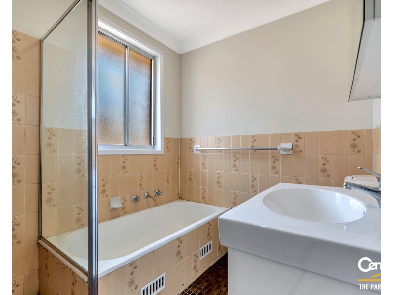 6 Comberford Close, Prairiewood NSW 2176