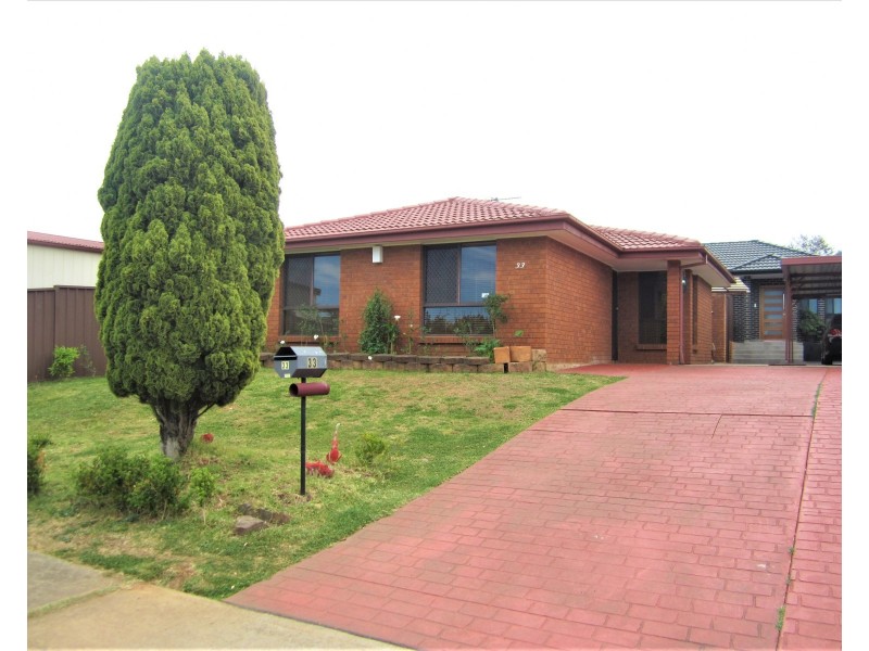 33 Dransfield Road, Edensor Park NSW 2176