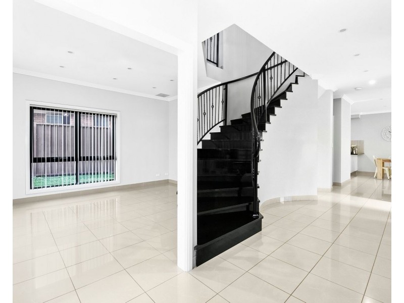 27 Winburndale Street, Wakeley NSW 2176