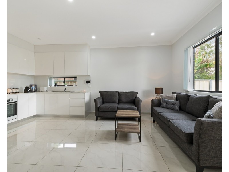 21a Dashmere Street, Bossley Park NSW 2176