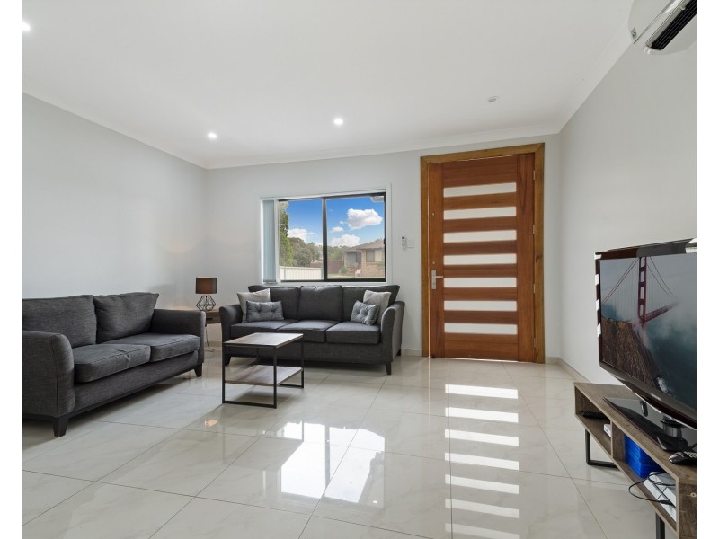 21a Dashmere Street, Bossley Park NSW 2176