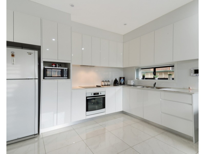 21a Dashmere Street, Bossley Park NSW 2176