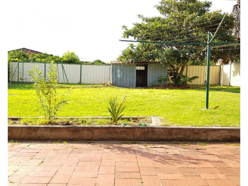 51 Brisbane Road, St Johns Park NSW 2176