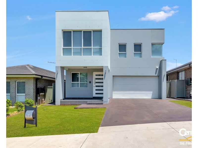 25 Flight Circuit, Middleton Grange NSW 2171