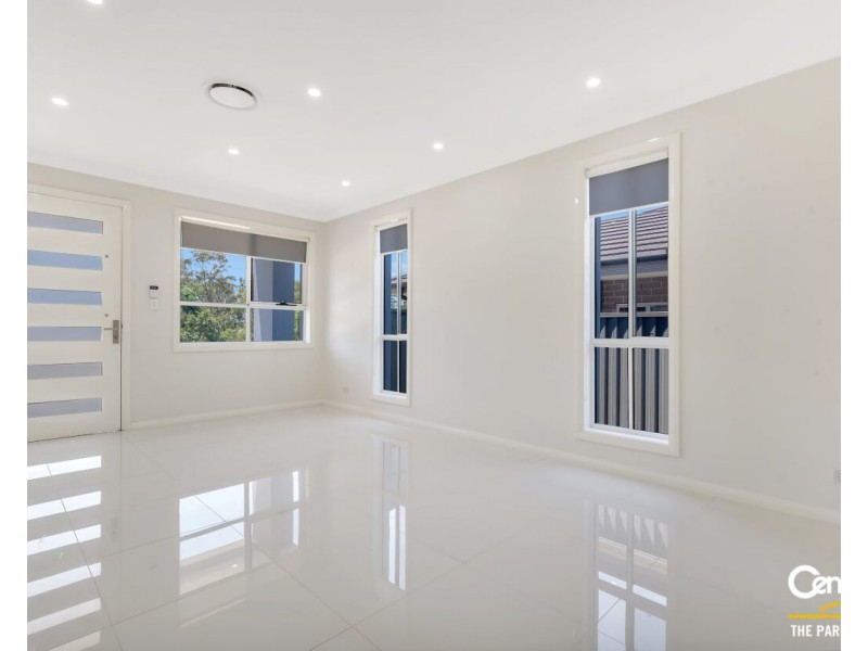 25 Flight Circuit, Middleton Grange NSW 2171