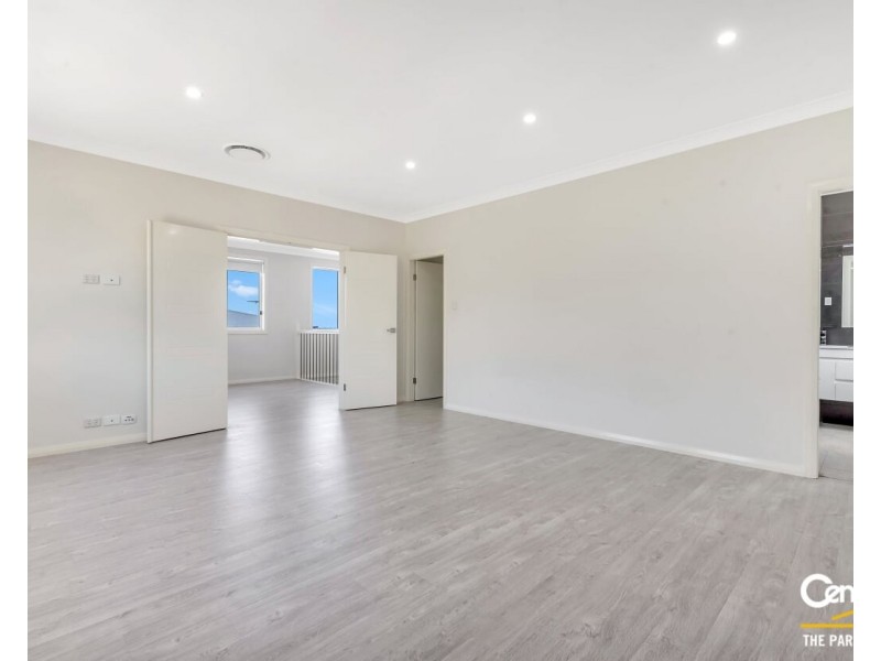 25 Flight Circuit, Middleton Grange NSW 2171