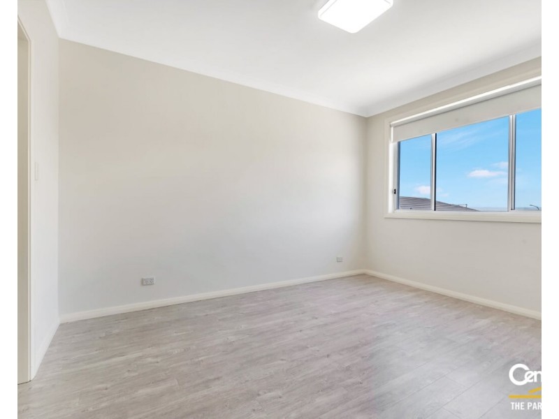 25 Flight Circuit, Middleton Grange NSW 2171