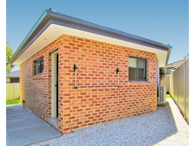 2a  Amiens Close, Bossley Park NSW 2176