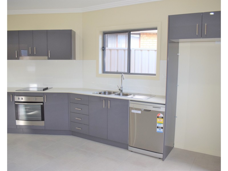 2a  Amiens Close, Bossley Park NSW 2176