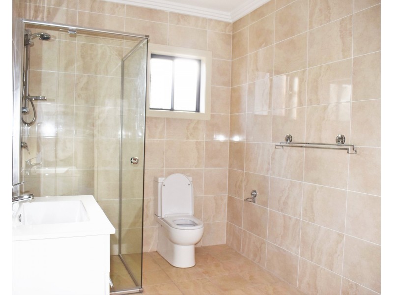 2a  Amiens Close, Bossley Park NSW 2176