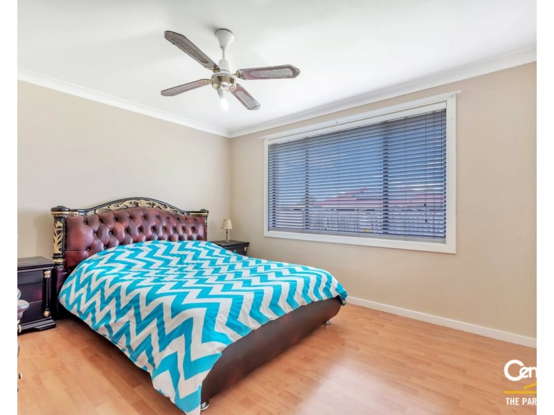 5 Eagle Place, St Johns Park NSW 2176