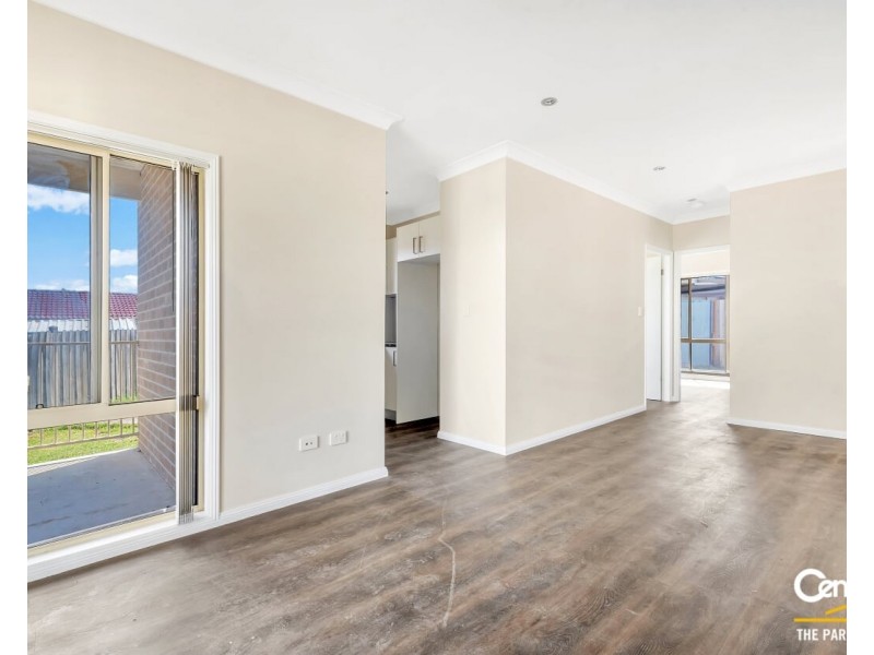 5a Eagle Place, St Johns Park NSW 2176