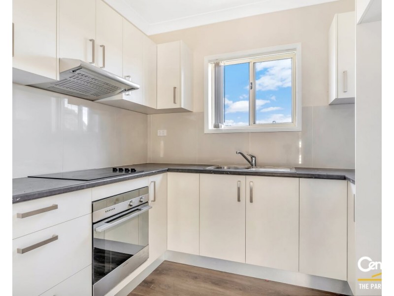 5a Eagle Place, St Johns Park NSW 2176