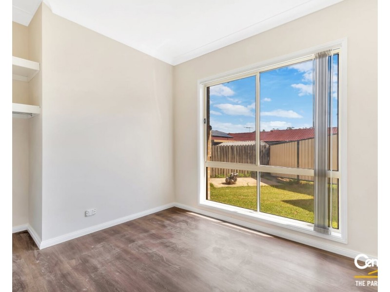 5a Eagle Place, St Johns Park NSW 2176