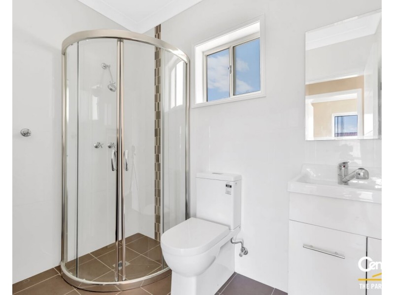 5a Eagle Place, St Johns Park NSW 2176