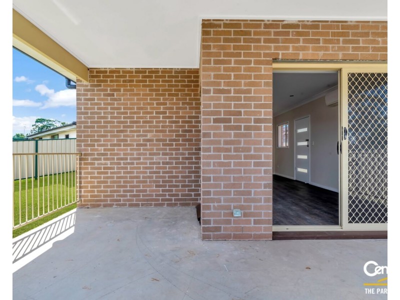 5a Eagle Place, St Johns Park NSW 2176