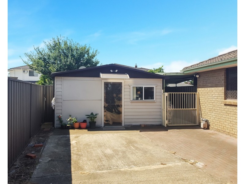 19a Pleasant Street, Bossley Park NSW 2176