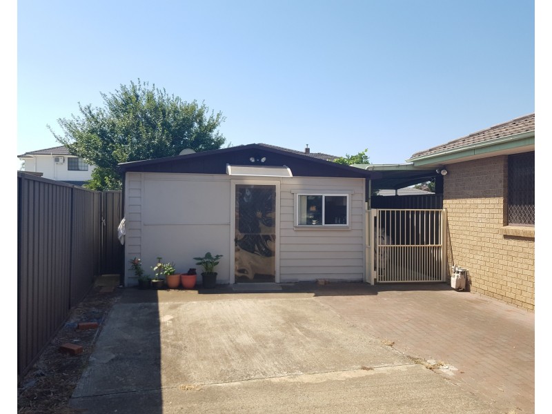19a Pleasant Street, Bossley Park NSW 2176