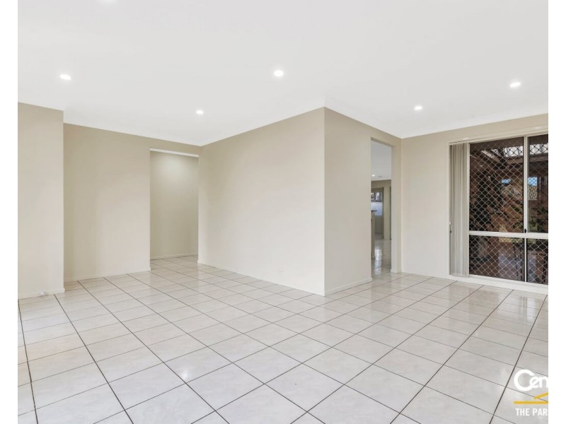 4 Brunswick Heads Cres, Hoxton Park NSW 2171