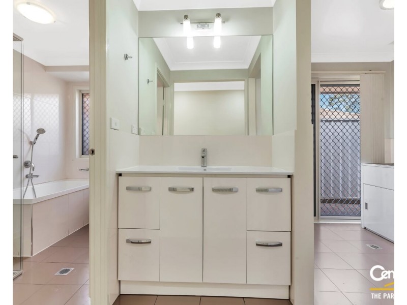 4 Brunswick Heads Cres, Hoxton Park NSW 2171