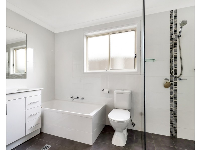 1/90  Allambie Road, Edensor Park NSW 2176