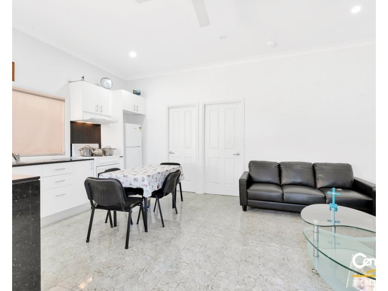 4 Pierce Close, Prairiewood NSW 2176