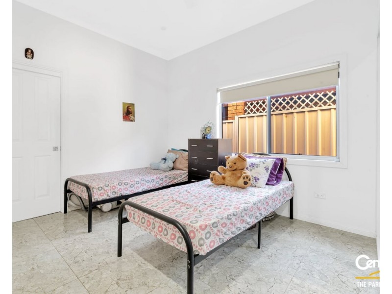 4 Pierce Close, Prairiewood NSW 2176