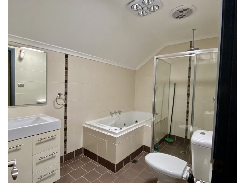 1/9 Barlow Street, Cambridge Park NSW 2747