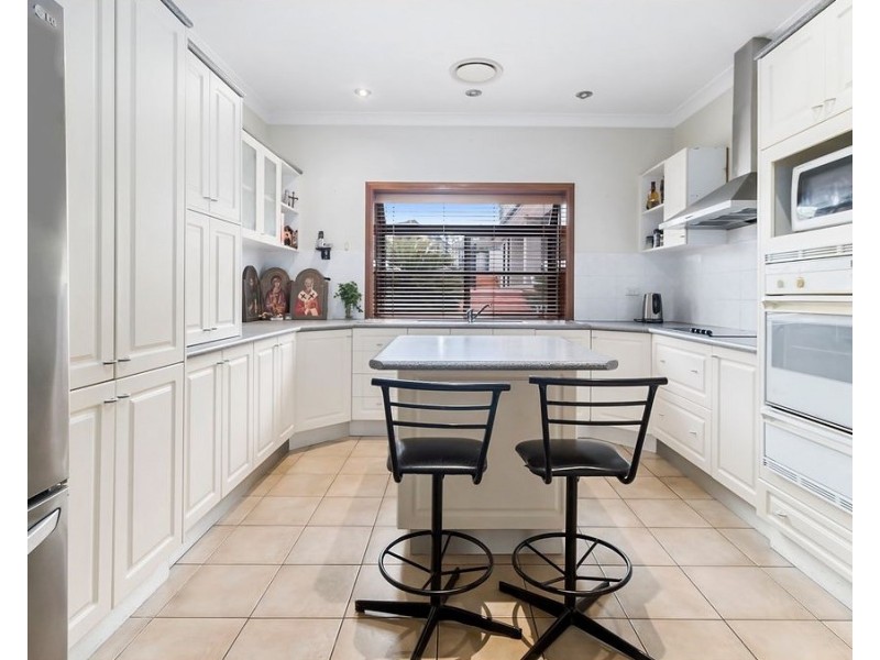 32 Province Street, Abbotsbury NSW 2176