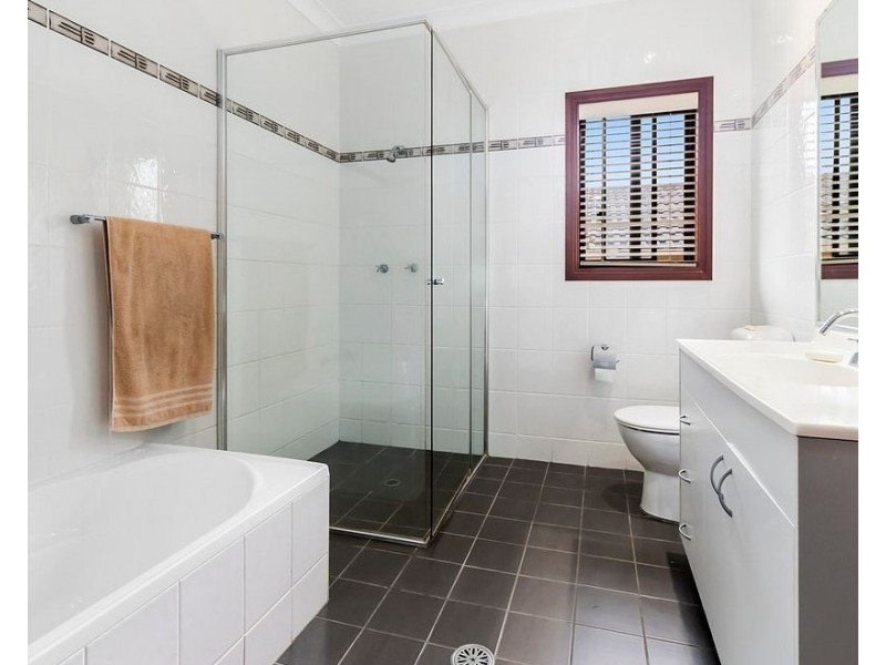 32 Province Street, Abbotsbury NSW 2176