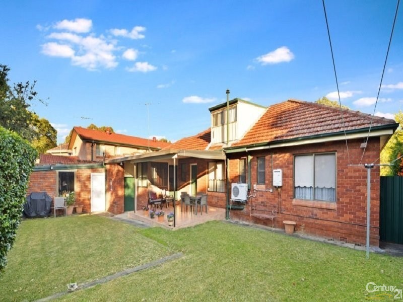 2 Carbethon Crescent, Beverly Hills NSW 2209