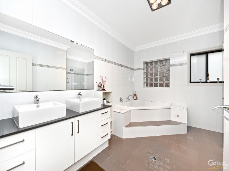 11 Moore St, Cabarita NSW 2137