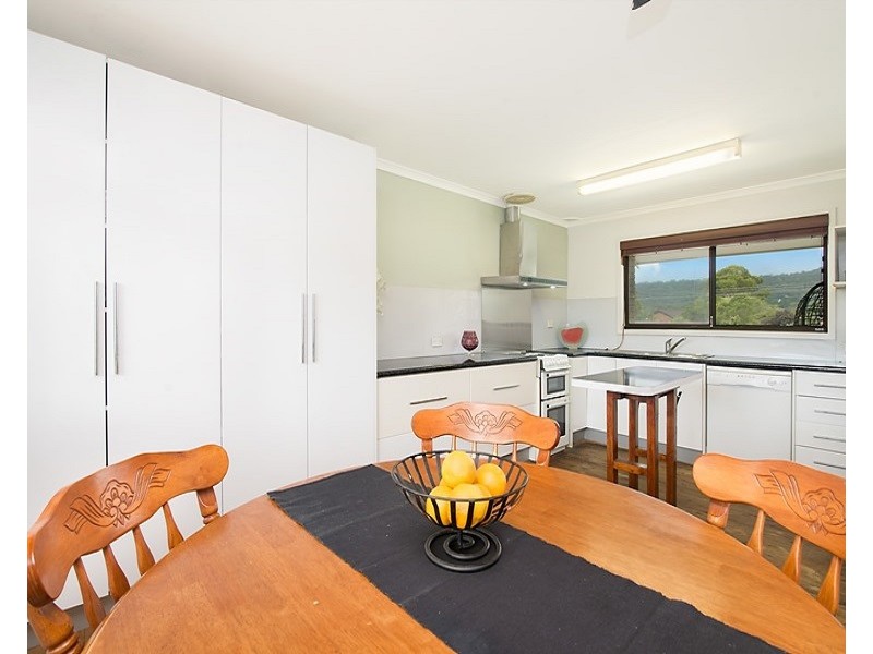 11 Kulara Ave, West Gosford NSW 2250