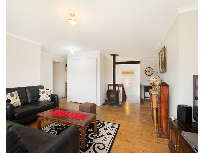 11 Kulara Ave, West Gosford NSW 2250