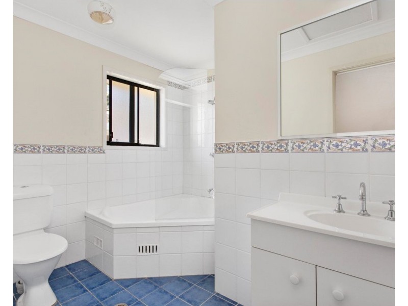 2/74 Karalta Road, Erina NSW 2250