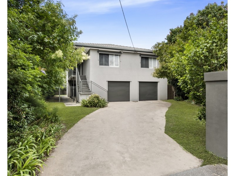 1 Eulalia Ave, Point Frederick NSW 2250