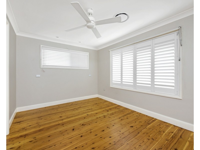 1 Eulalia Ave, Point Frederick NSW 2250