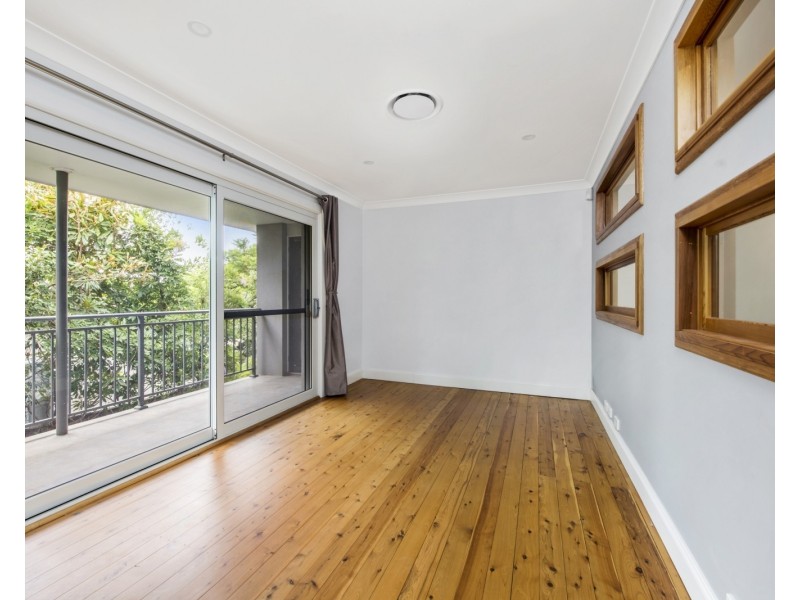 1 Eulalia Ave, Point Frederick NSW 2250
