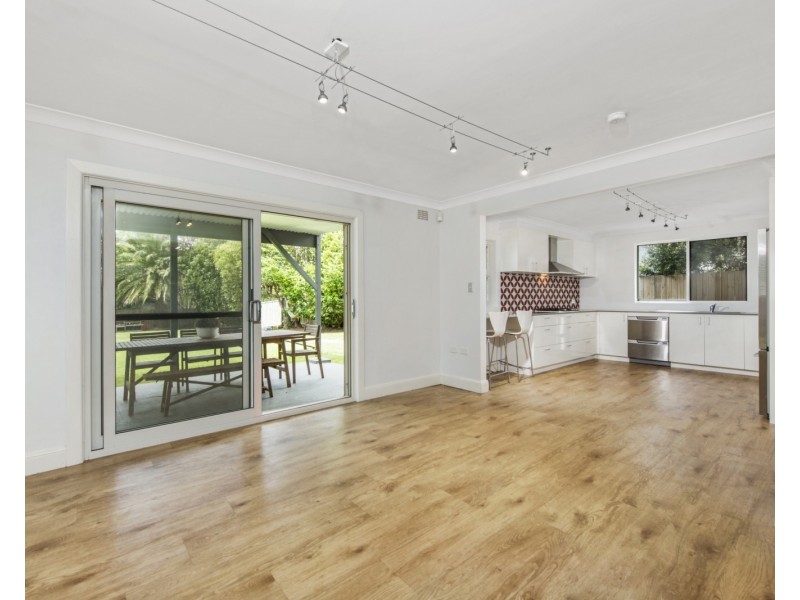 1 Eulalia Ave, Point Frederick NSW 2250
