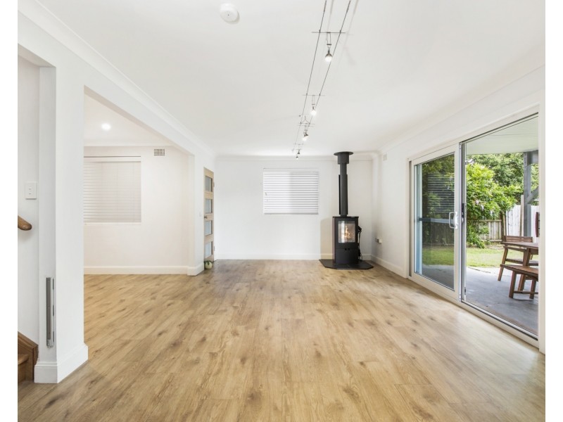 1 Eulalia Ave, Point Frederick NSW 2250