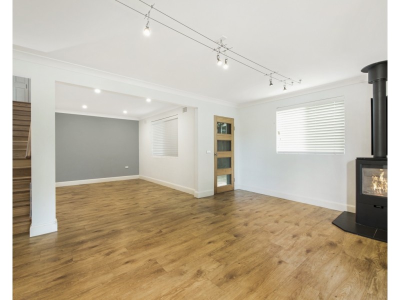 1 Eulalia Ave, Point Frederick NSW 2250