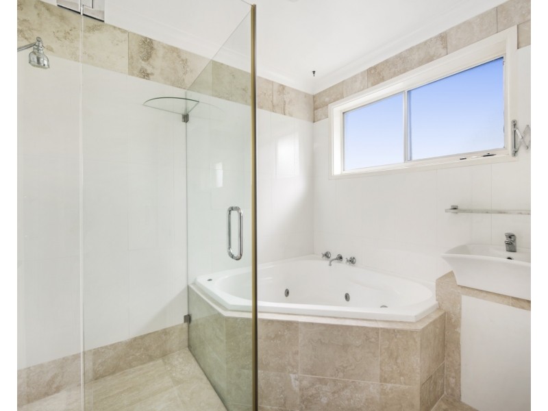 1 Eulalia Ave, Point Frederick NSW 2250